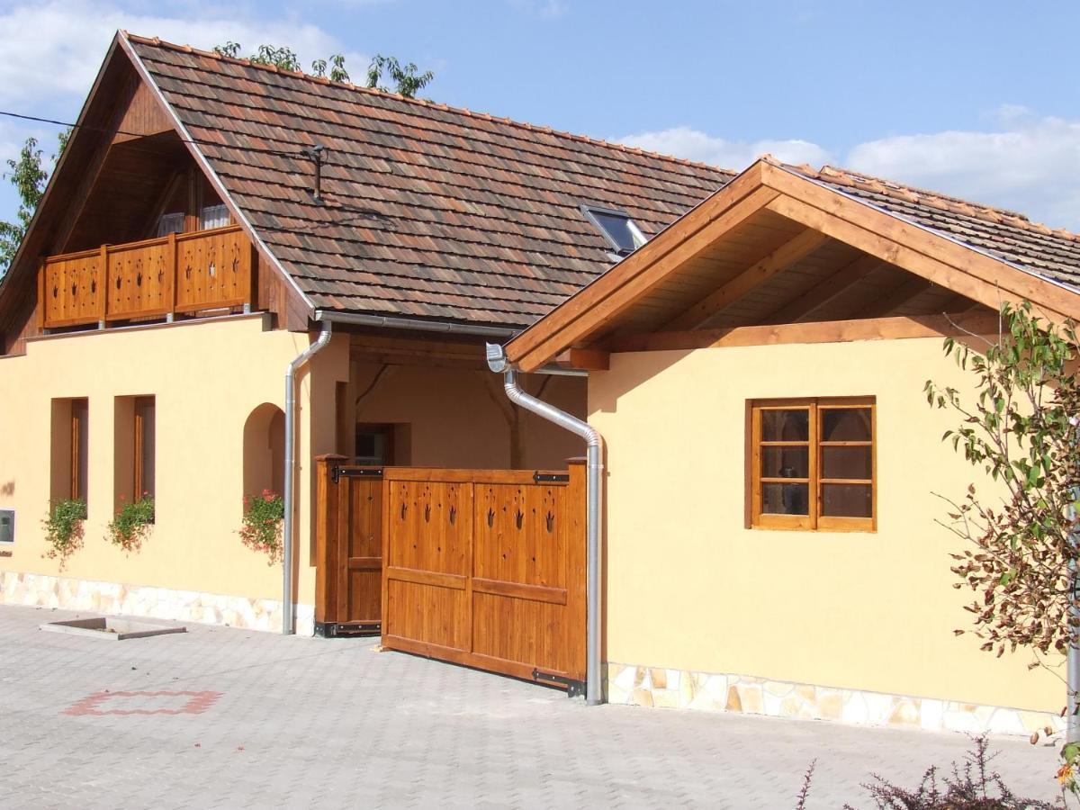 Villa Giulia Vendeghaz Verpelet Bagian luar foto